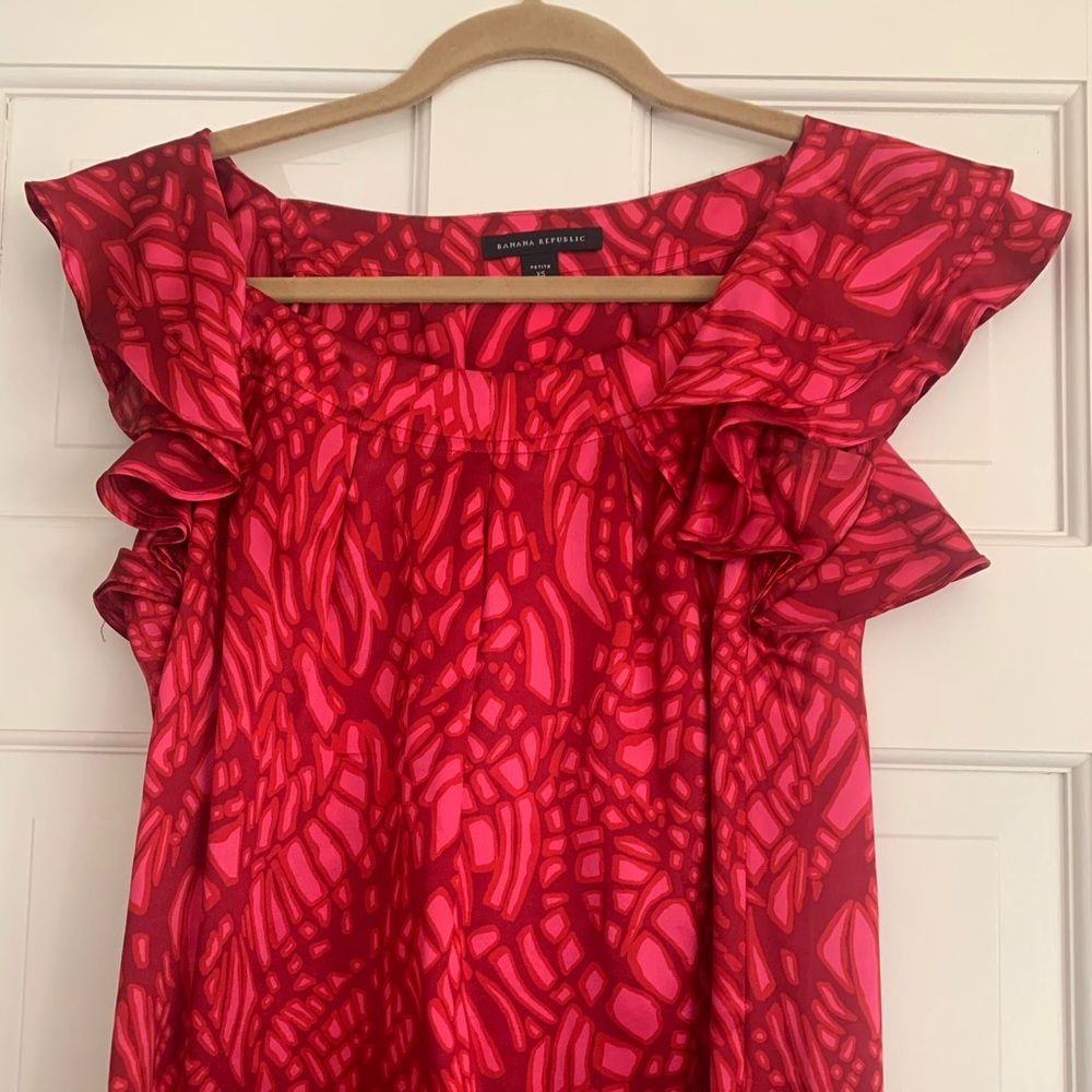 Banana Republic short flounce sleeve silk blouse